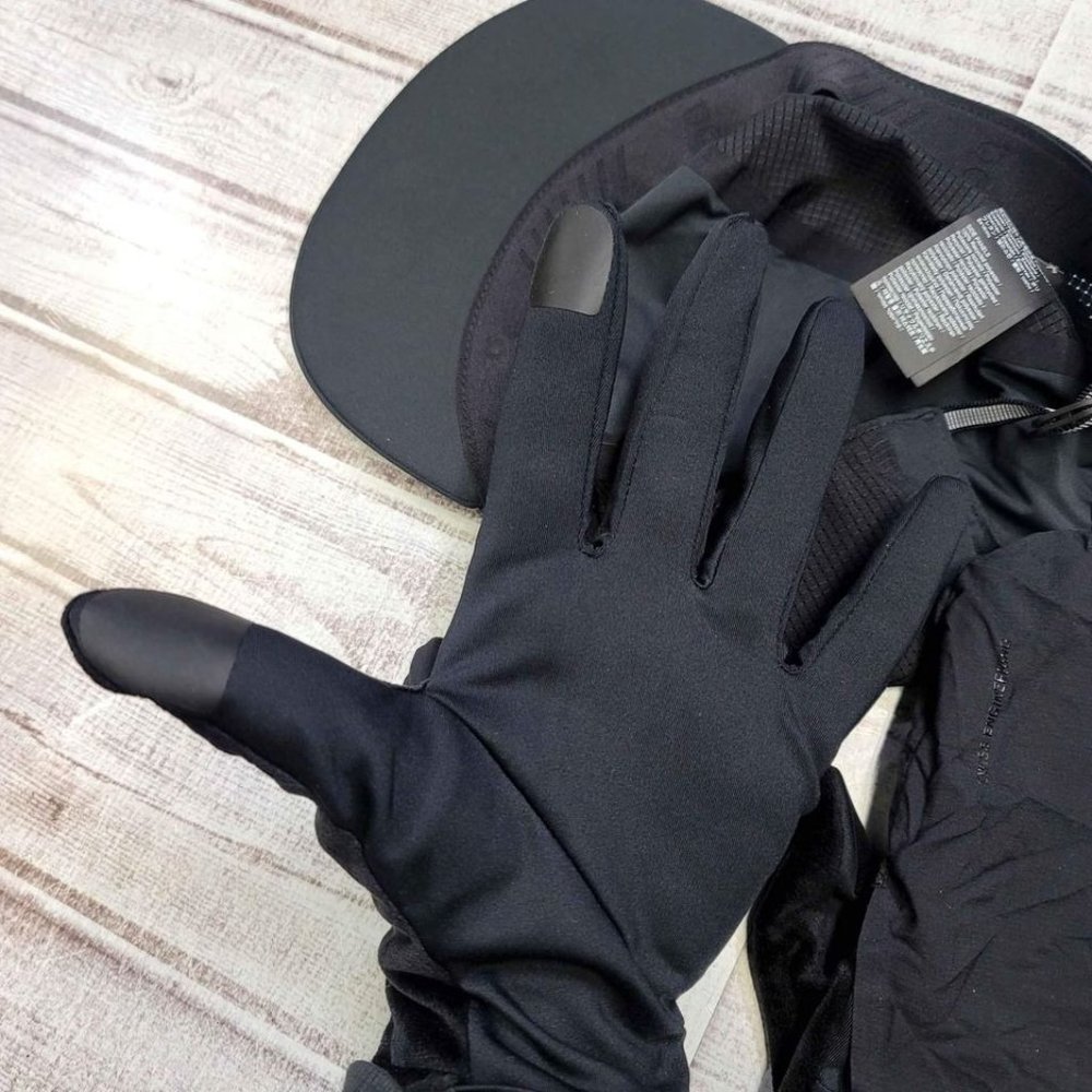 Zero Cap Running Hat And Weather Gloves By On - image 5